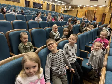 День театра